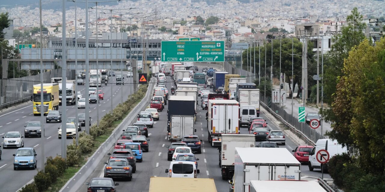 Διακοπή κυκλοφορίας στην Εθνική Οδό Αθηνών-Λαμίας λόγω ανατροπής φορτηγών
