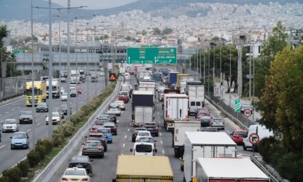 Διακοπή κυκλοφορίας στην Εθνική Οδό Αθηνών-Λαμίας λόγω ανατροπής φορτηγών