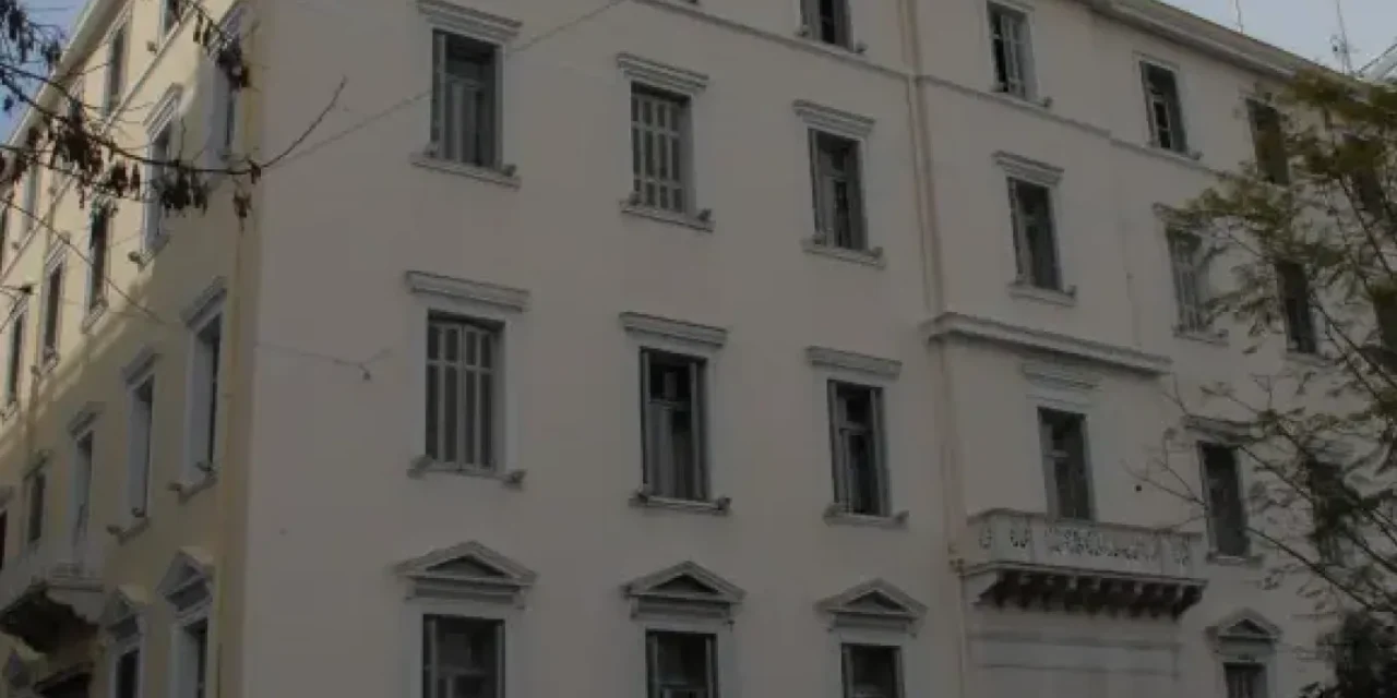 Η «επένδυση» στην πλατεία Κλαυθμώνος…Νίκος Κρυονερίτης