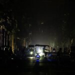 Οι πολίτες της αναζητούν καταφύγια στις ταράτσες