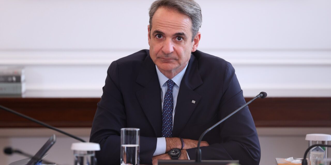 Στο Συντονιστικό Κέντρο της Πολιτικής Προστασίας ο Κυριάκος Μητσοτάκης