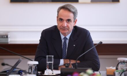 Στο Συντονιστικό Κέντρο της Πολιτικής Προστασίας ο Κυριάκος Μητσοτάκης