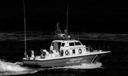 Αγνοούνται έξι Γερμανοί που βούτηξαν από ιστιοφόρο στη θάλασσα για κολυμπήσουν
