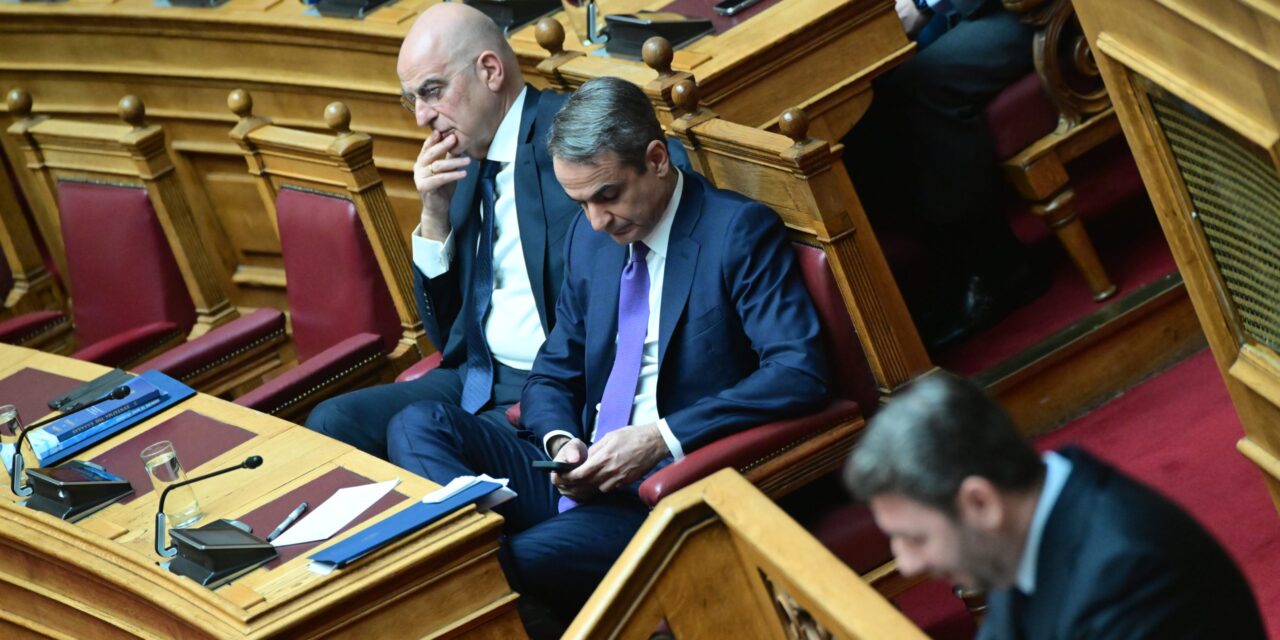 Όλοι οι Συνταγματάρχες γελάνε με τον πρωθυπουργό που θα πατάξει το ρουσφέτι! Σκάνδαλο με συνεργάτη του ΥΕΘΑ
