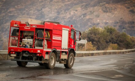 Φωτιά τώρα σε αγροτοδασική έκταση στην περιοχή Κυρά Φαρσάλων