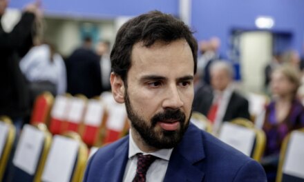«Τα μόνα συμφέροντα με τα οποία συγκρούστηκε, ήταν της μεσαίας τάξης