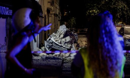 Οκτώ ελαφρά τραυματίες από τον σεισμό στην περιοχή της Νάπολης (Φωτό)