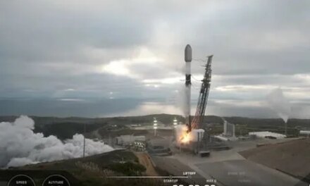 H SpaceX έκανε ρεκόρ με σχεδόν ταυτόχρονες εκτοξεύσεις μια εκ των οποίων απόρρητης αποστολής
