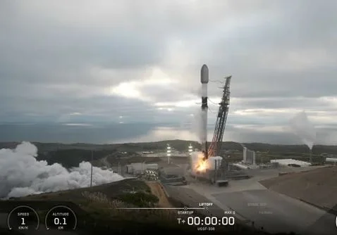 H SpaceX έκανε ρεκόρ με σχεδόν ταυτόχρονες εκτοξεύσεις μια εκ των οποίων απόρρητης αποστολής
