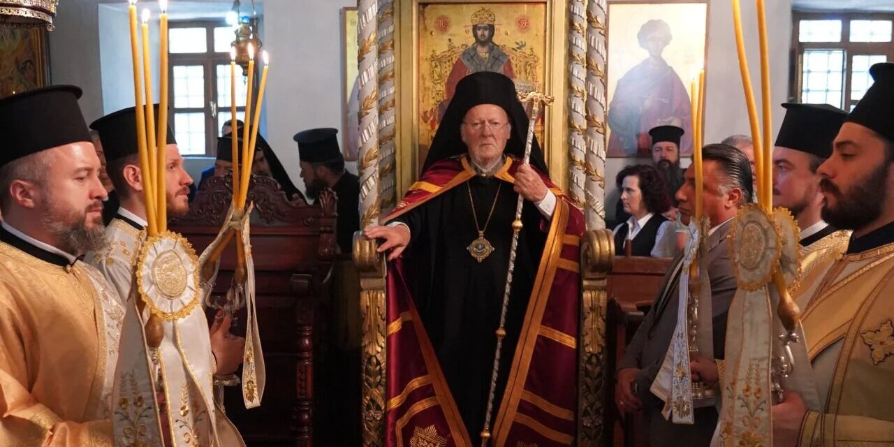 Σε κλιμα συγκίνησης το συλλείτουργο Προκαθημένων για τα 65 έτη ιεροσύνης του Οικουμενικού Πατριάρχη