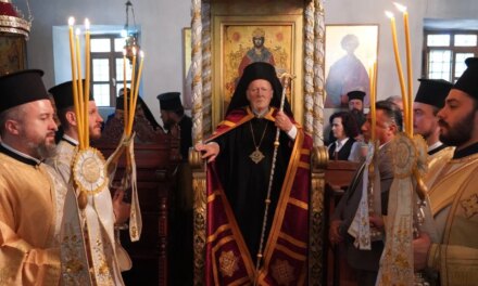 Σε κλιμα συγκίνησης το συλλείτουργο Προκαθημένων για τα 65 έτη ιεροσύνης του Οικουμενικού Πατριάρχη