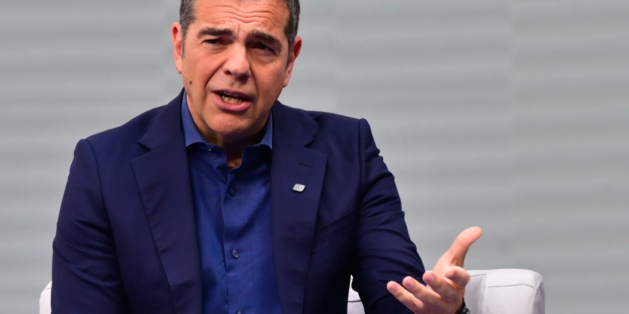 Όπου και να σταθούμε αυτές τις μέρες, η Ελλάδα μας πληγώνει