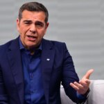 Όπου και να σταθούμε αυτές τις μέρες, η Ελλάδα μας πληγώνει