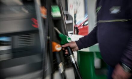 Καύσιμα: Νέα άνοδος από τα διυλιστήρια – Καλπάζει η τιμή του φυσκού αερίου ενώ υποχωρεί η τιμή του ηλεκτρικού ρεύματος