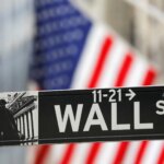 Σε νέο ιστορικό υψηλό έκλεισε ο δείκτης Dow Jones στη Wall Street