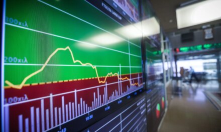 Δεν εγκαταλείπει τις 2.600 μονάδες, παρά την κόπωση
