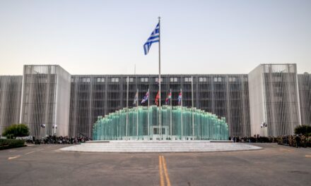 Τι συμβαίνει με τα νέα υπηρεσιακά δελτία “ταυτότητας” του ΥΠΕΘΑ