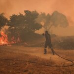 Φωτιά στη Δυτική Αττική: Νέο μήνυμα για εκκενώσεις 4 οικισμών