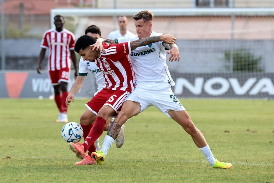 Απέδρασε στο φινάλε ο Ολυμπιακός, 1-0 τον Λεβαδειακό με Σάλιακα