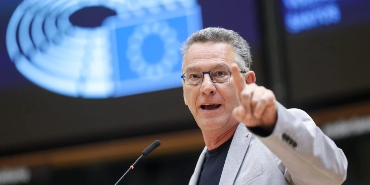 «Να παραιτηθεί ο υπουργός του μπάφου»