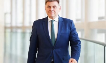 Στην Αίγυπτο ο Φαραντούρης εν μέσω πιέσεων για το ιδιοκτησιακό