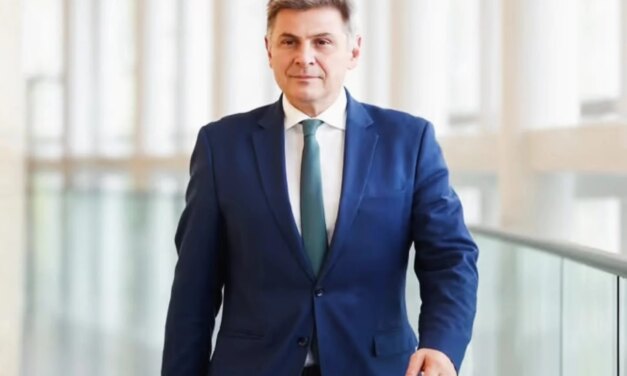 Στην Αίγυπτο ο Φαραντούρης εν μέσω πιέσεων για το ιδιοκτησιακό