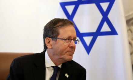 Ο πρόεδρος Χέρτζοκ απένειμε χάρη σε στρατιώτη που πυροβόλησε και σκότωσε Παλαιστίνιο δράστη που κείτονταν τραυματισμένος στο έδαφος