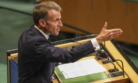 Ο Μακρόν καλεί τον κόσμο να επιλέξει τον ΟΗΕ αντί για τον «νόμο της ζούγκλας»