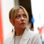 Επικυρώθηκε από την κυβέρνηση Μελόνι το «πλαφόν» στον αριθμό ξένων μαθητών και η απαγόρευση της μπούρκας στα σχολεία