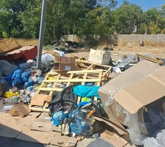 Σε κατάσταση έκτακτης ανάγκης η νότια Κέρκυρα λόγω σκουπιδιών