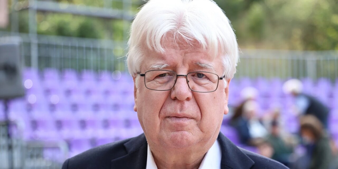 Πώς απαντά στις αντιδράσεις μετά την ανάρτησή του με αφορμή τη νίκη AfD στη Γερμανία