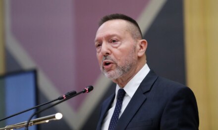 Η Ελλάδα πλησιάζει την αξιολόγηση Α, αλλά χρειάζεται ισχυρότερους θεσμούς