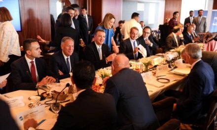 Η επιβολή τελών και διοδίων και η παρεμπόδιση της διεθνούς ναυσιπλοΐας δεν είναι αποδεκτή