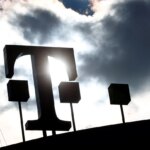«Φρένο» στη συγχώνευση-μαμούθ με την T-Mobile US, σύμφωνα με το Bloomberg