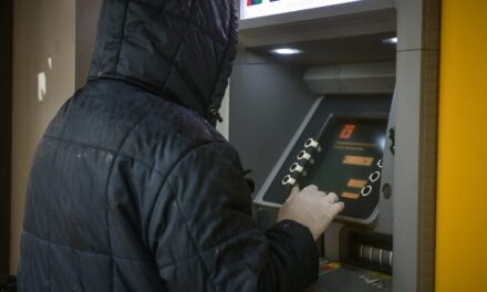 Πληρώνονται σήμερα τα επιδόματα του ΟΠΕΚΑ – Πότε θα δουν τα χρήματα οι δικαιούχοι
