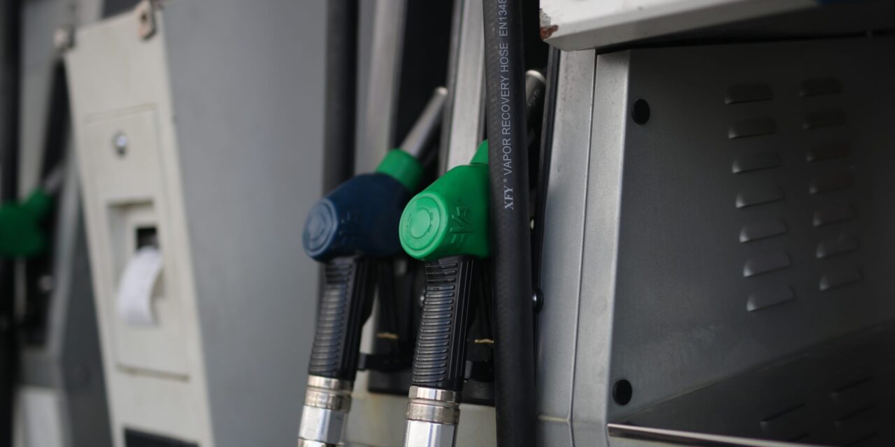 Στα 116 δολάρια το Brent και διπλάσια η χονδρική τιμή του ρεύματος – Με ανατιμήσεις κλείνει ο Οκτώβριος