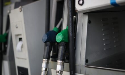 Στα 116 δολάρια το Brent και διπλάσια η χονδρική τιμή του ρεύματος – Με ανατιμήσεις κλείνει ο Οκτώβριος