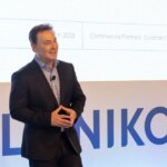 Ξεκίνησε ως εργαζόμενος σε κρουαζιερόπλοιο