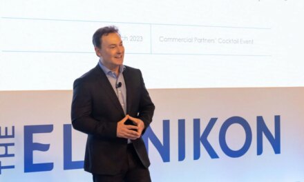 Ξεκίνησε ως εργαζόμενος σε κρουαζιερόπλοιο