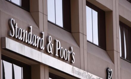 S&P: Επιβεβαίωσε το ελληνικό αξιόχρεο στη βαθμίδα ΒΒΒ με σταθερές προοπτικές