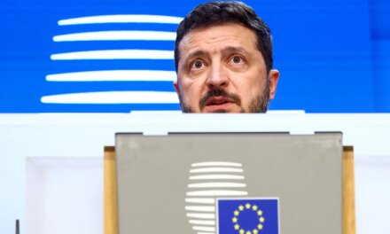 Ζελένσκι: Ζητά τριμερή συνάντηση ΗΠΑ – Ρωσίας