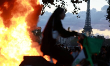 Α. Παπαγεωργίου (Sciences Po) στη «Ν»: Αποσβολωμένοι οι Παριζιάνοι μετά τα επεισόδια