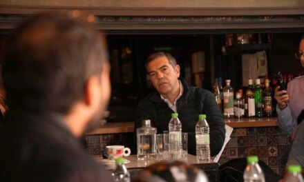 Συνάντηση Αλ. Τσίπρα με διανομείς: «Δουλεύουν σε συνθήκες εργασιακού μεσαίωνα για ψίχουλα»