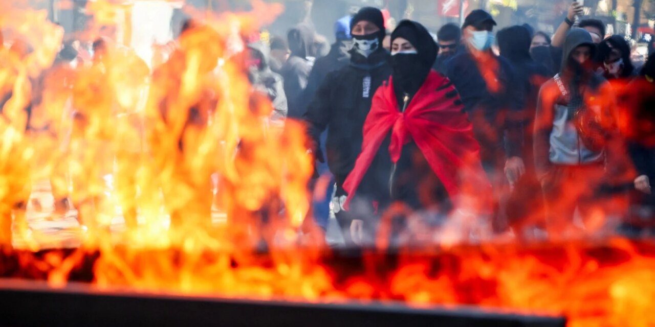 Αλβανία: Ανυποχώρητοι οι διαδηλωτές – Ζητούν πολιτική αλλαγή