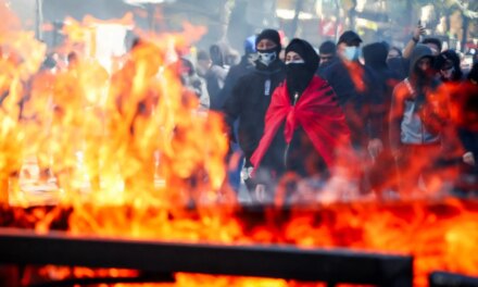 Αλβανία: Ανυποχώρητοι οι διαδηλωτές – Ζητούν πολιτική αλλαγή