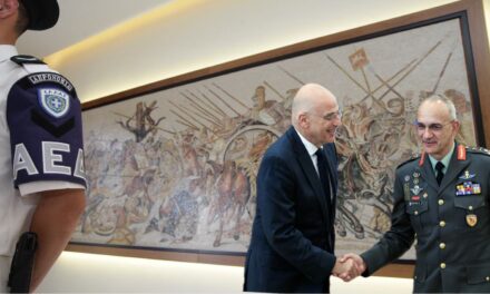 «Μακέτο» στην παρέλαση, εγκαίνια ξανά στο ΥΠΕΘΑ και κρίσεις Αρχηγών!