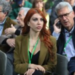 «Πόλεμος» ΕΛΑΣ-ΠΑΣΟΚ με φόντο την αναφορά της Β. Αναστασίου που δήλωσε ««πάρα πολύ περήφανη για τη συγκυβέρνηση με τη ΝΔ»