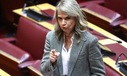 Σε άτακτη φυγή η κυβέρνηση, αναγκάστηκε να αποσύρει το προκλητικό άρθρο 23 υπέρ των τραπεζών και των servicers