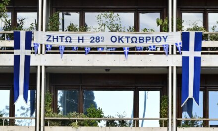 Αθήνα: Άνοιξε το μετρό στο Σύνταγμα