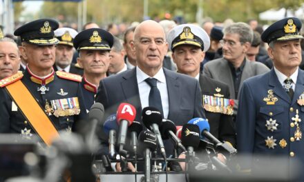 Σάλος με την προεκλογική παρέλαση …μακέτο!